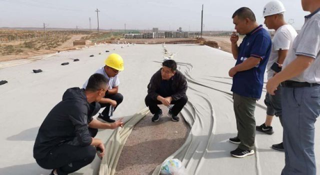 公司副总、四公司经理刘君同志检查乌玛公路项目施工情况