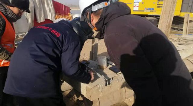 冰冻三尺，不畏严寒，中卫下河沿黄河公路大桥项目一片大干景象
