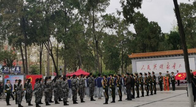 济宁工地烈士陵园扫墓、缅怀先烈