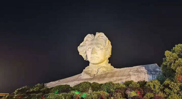 接受红色教育，提升自身觉悟--游橘子洲头有感