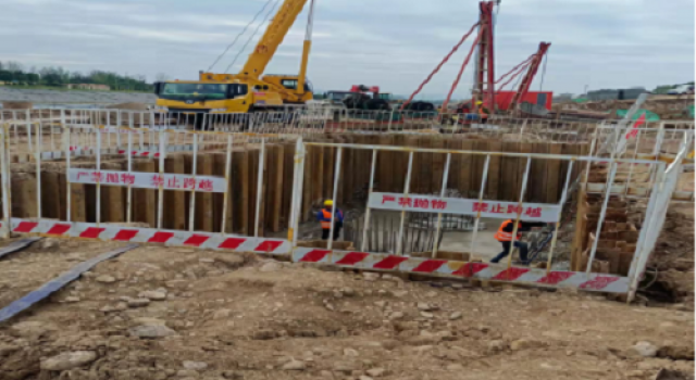 从严从细抓好疫情防控，毫不松懈强化安全生产