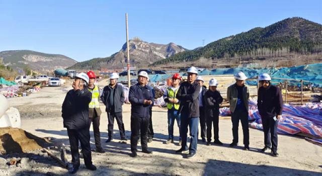 淄博市交通建设发展中心检查沂邳线冬季施工情况