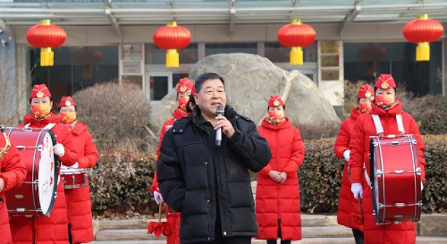 上班第一天，一起向未来！