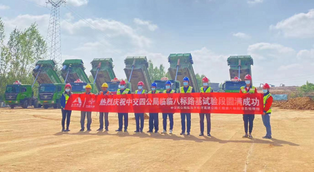 东泰六驻地办所辖临临八标率先施工临沂段路基填筑首件工程