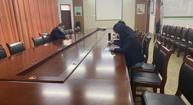 山东高速济潍二驻地办试验室组织学习《水泥稳定碎石基层、底基层监理实施细则》