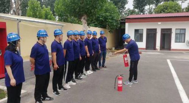 强化安全意识、筑牢安全“防火墙” ——许昌绕城XCZD-3驻地办组织防火消防演练