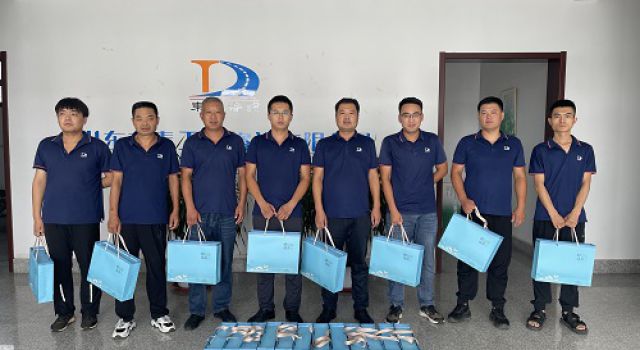 炎炎夏日送清凉，公司关爱入心田