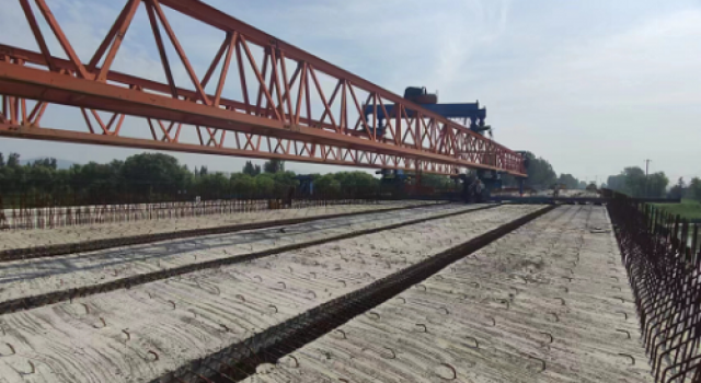 枣庄市峄城区S318郯兰线南沙河大桥箱梁安装顺利完成