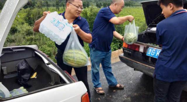四公司潍坊监理部开展“送清凉”活动
