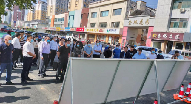 淄川区人大代表对淄城路雨污分流项目建设进展情况进行视察