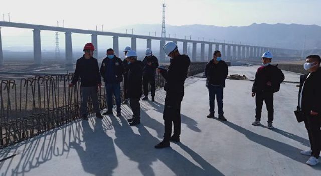 强化主体责任，守牢安全底线—中卫下河沿黄河桥总监办开展冬休前安全生产大检查