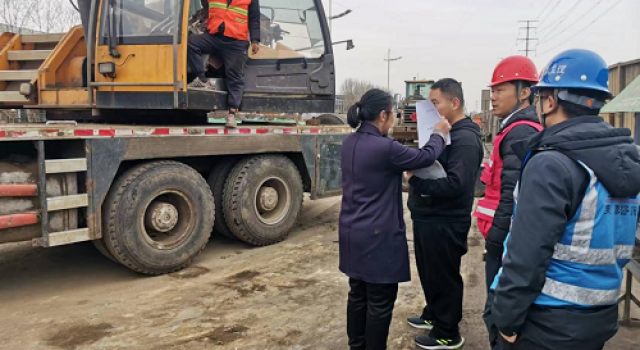 南沿海公路日钢段高架工程项目总监办组织安全环保检查