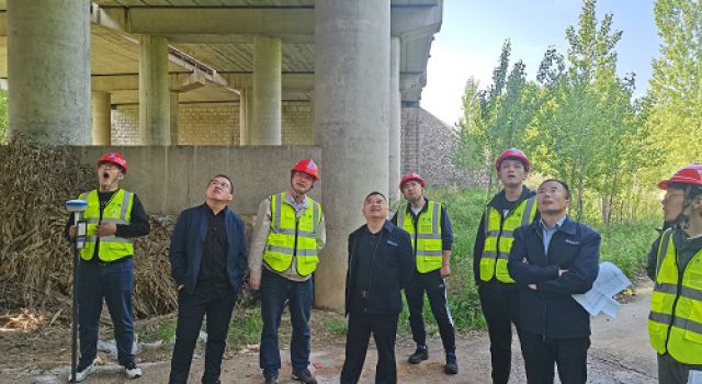 沈海高速改扩建工程第二驻地办东泰三监理组组织ZT7标项目部对全线徒步调查