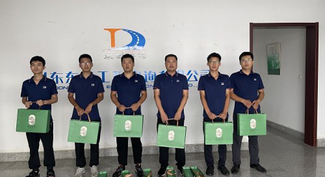 炎炎夏日送清凉，公司关爱入心田