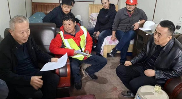 日照市交通运输局陈局长一行对南沿海公路日钢段高架工程进行调研