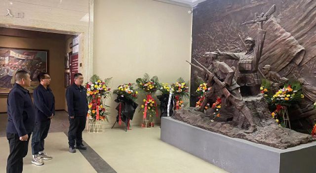 庆云县青年街改造提升工程总监办组织员工到庆云县革命烈士纪念馆瞻仰事迹，缅怀先烈