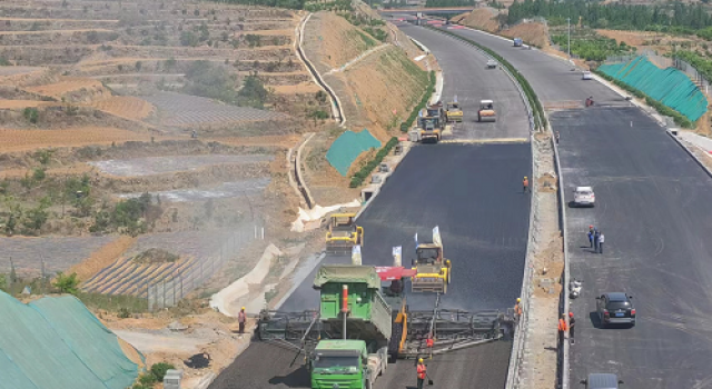 临临高速第六驻地办人员五一假期坚守岗位