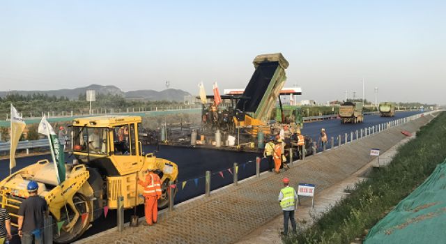 临临高速第六驻地办监理的第八标段完成SMA-13上面层首件工程
