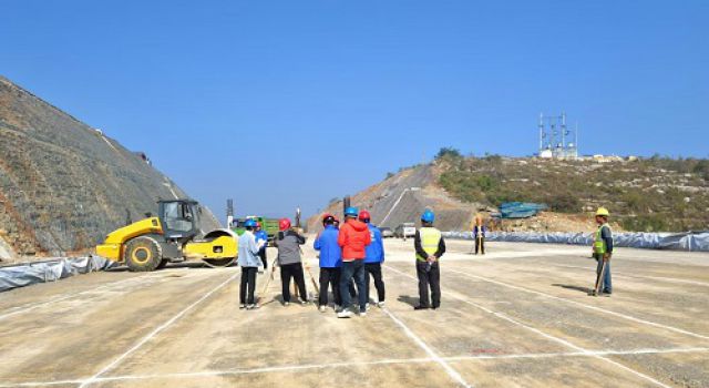 东泰咨询安鹤高速总监办组织上路床工序验收